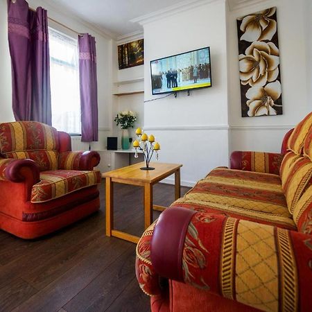 12 Cornwallis Lodge Family Room 2 Stoke-on-Trent Екстер'єр фото