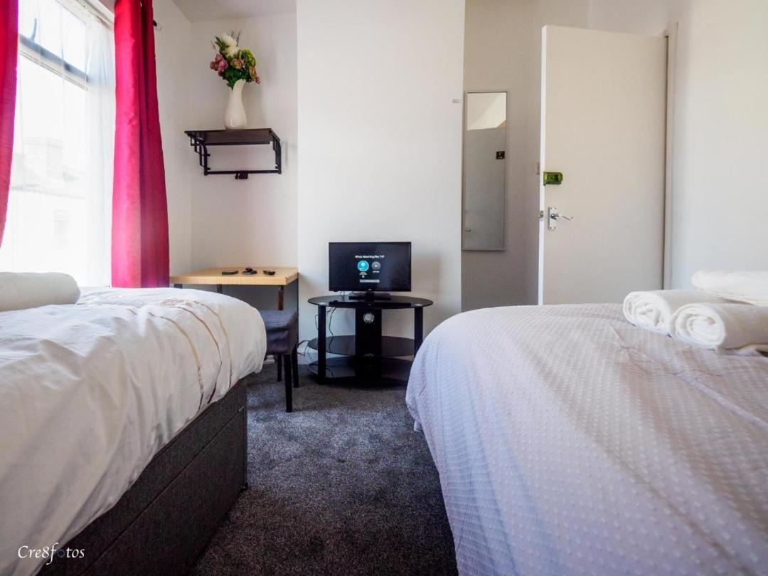 12 Cornwallis Lodge Family Room 2 Stoke-on-Trent Екстер'єр фото